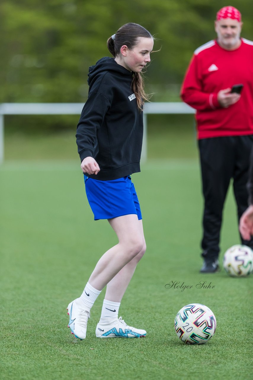 Bild 232 - Co-Trainerin der Frauen Nationalmannschaft Britta Carlson in Wahlstedt